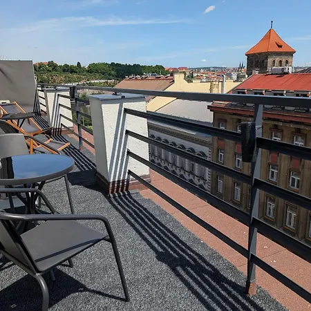 Skyline Family With Terrace - Center